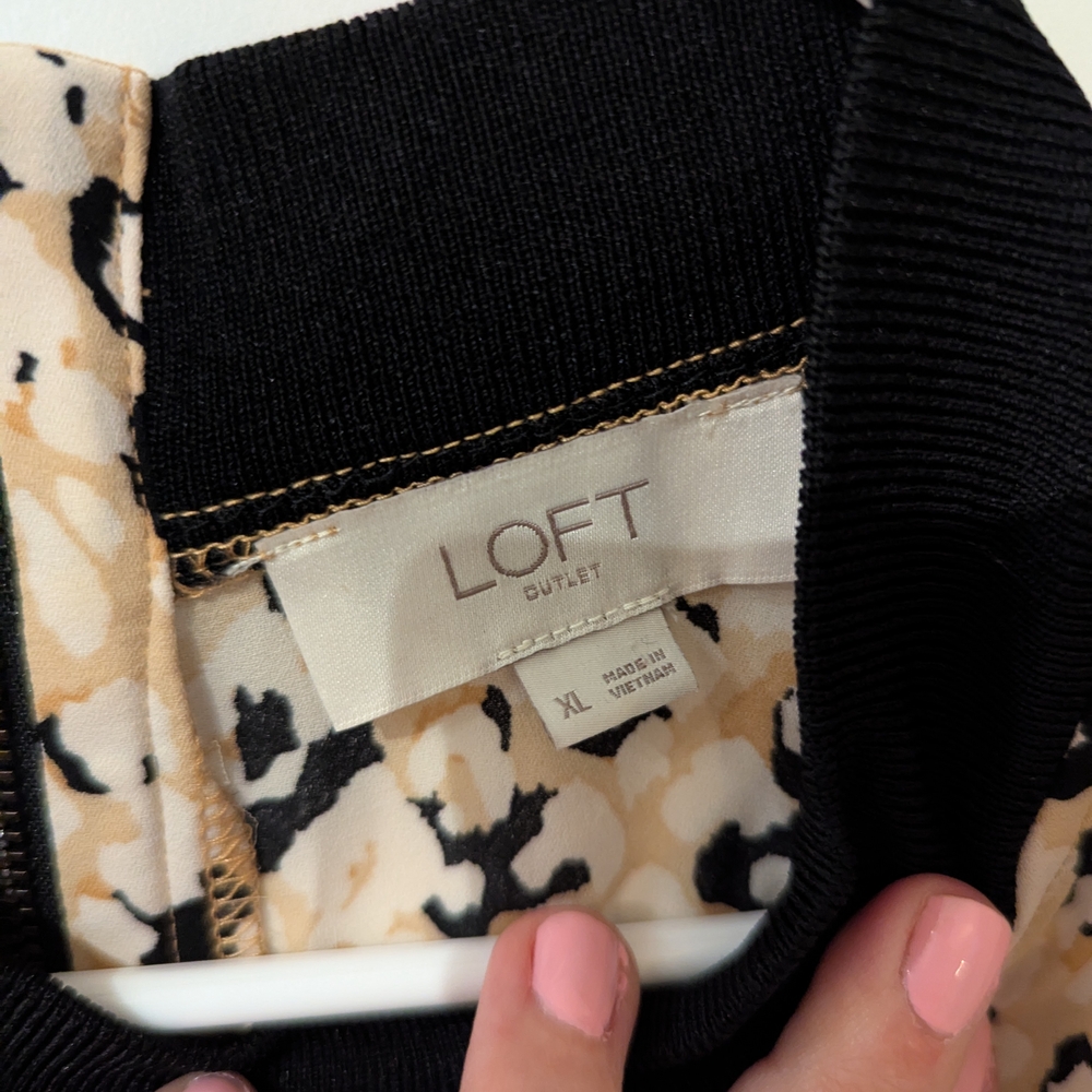 LOFT Sleeveless Top - Black and Cream Pattern - Picture 3 of 3